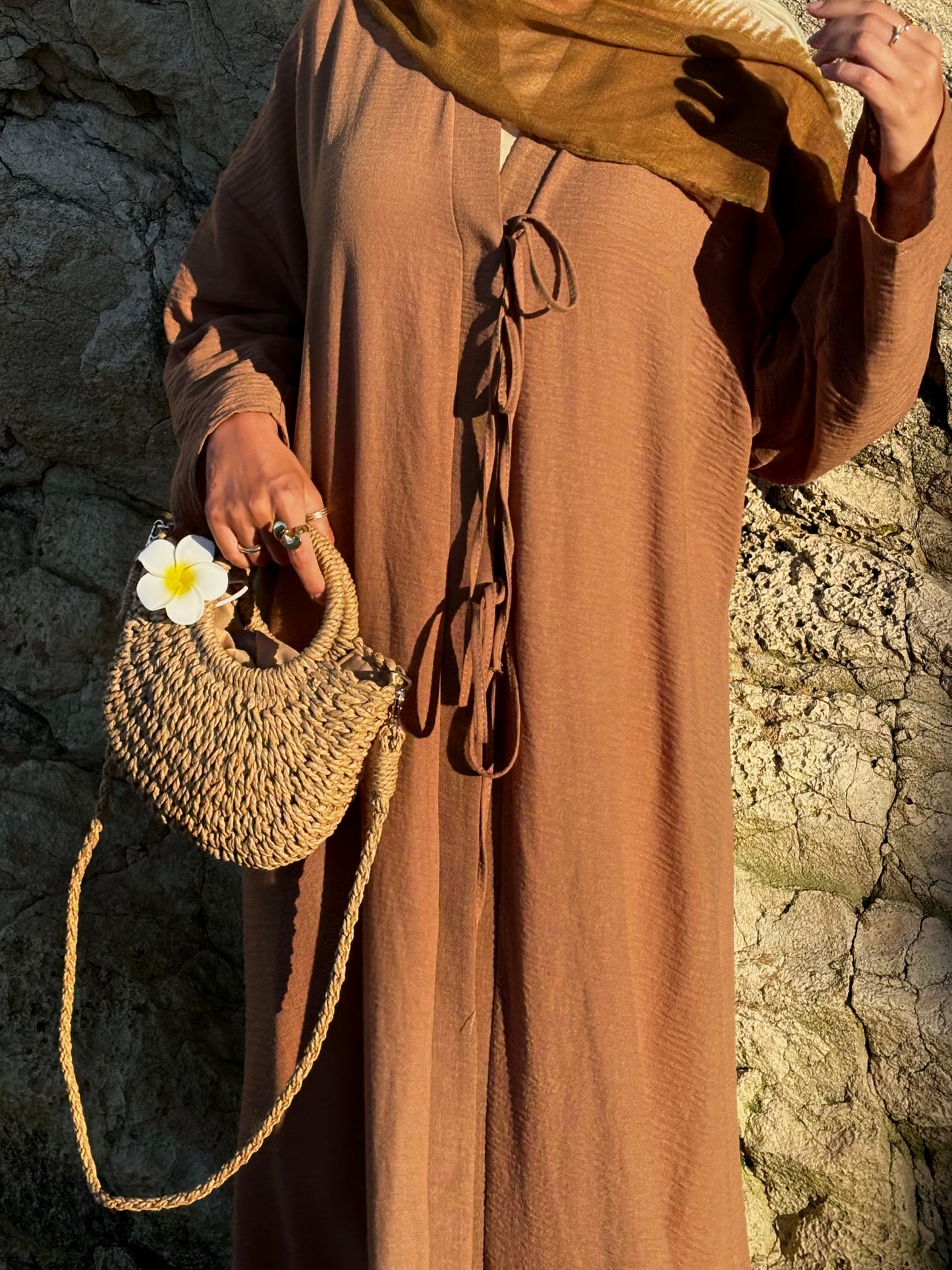 “Zulfa” bow-tied linen abaya