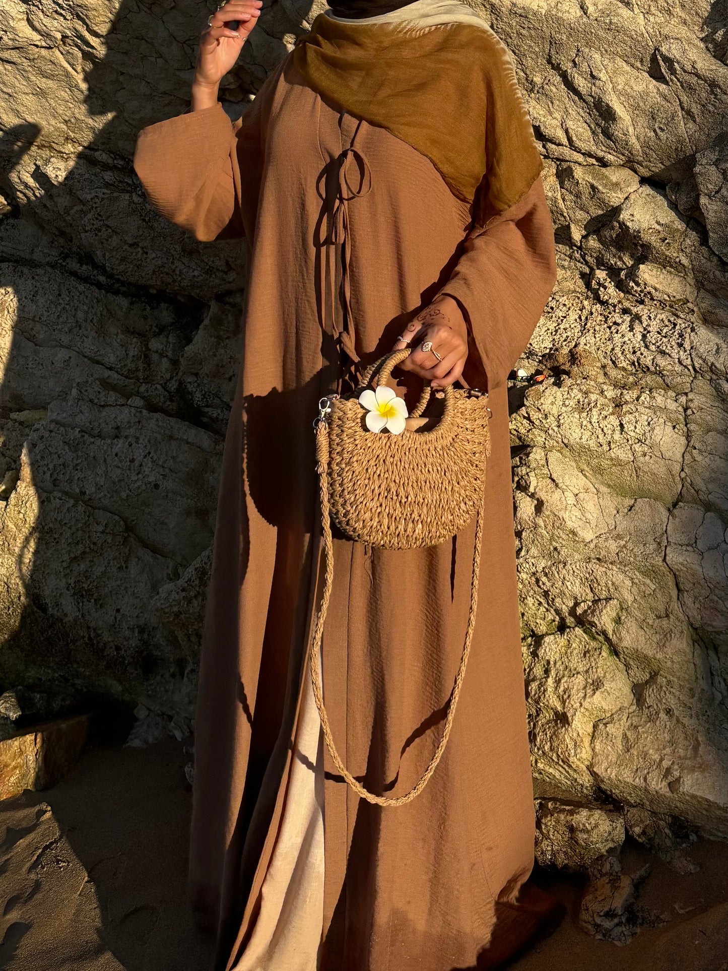 “Zulfa” bow-tied linen abaya